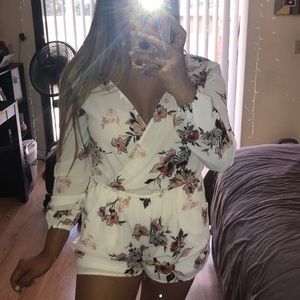 White floral romper never worn size medium